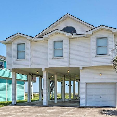 Oceanfront Galveston Home - Walk To Beach! Exterior photo