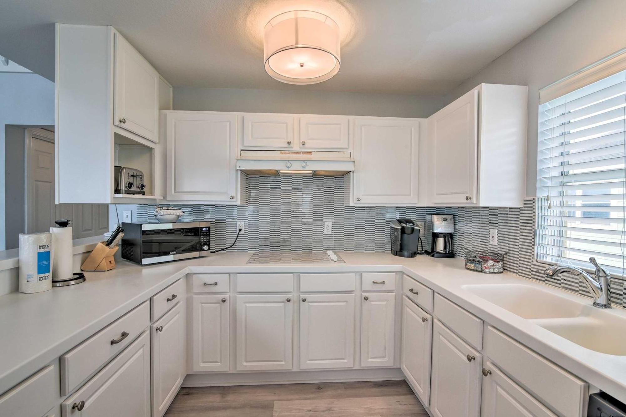 Oceanfront Galveston Home - Walk To Beach! Exterior photo