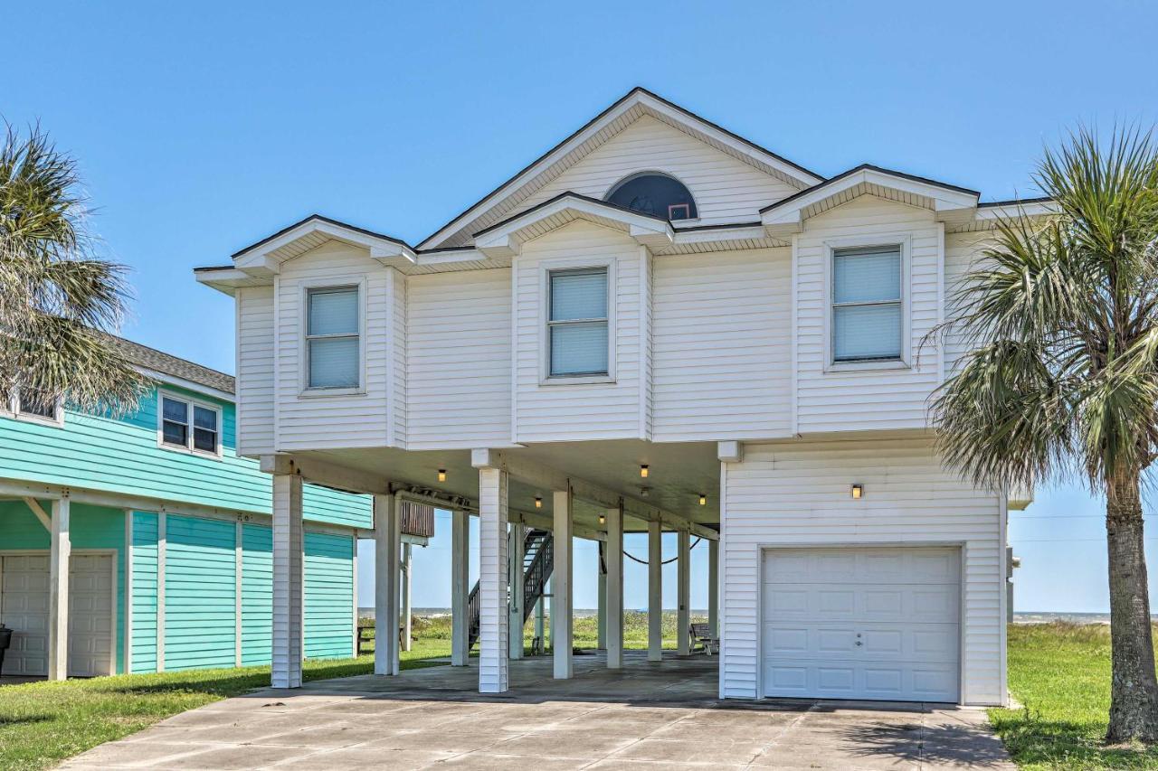 Oceanfront Galveston Home - Walk To Beach! Exterior photo