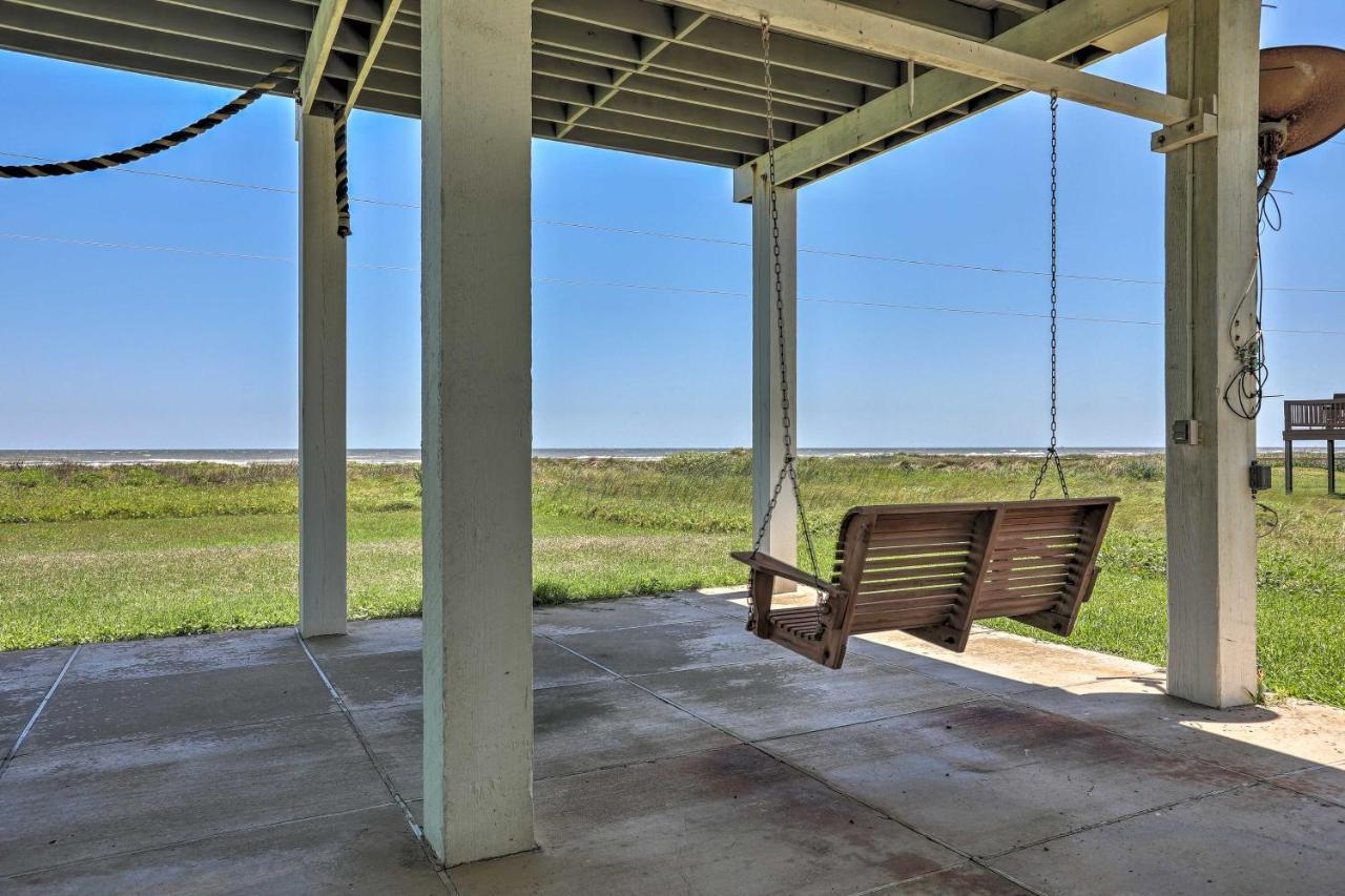 Oceanfront Galveston Home - Walk To Beach! Exterior photo