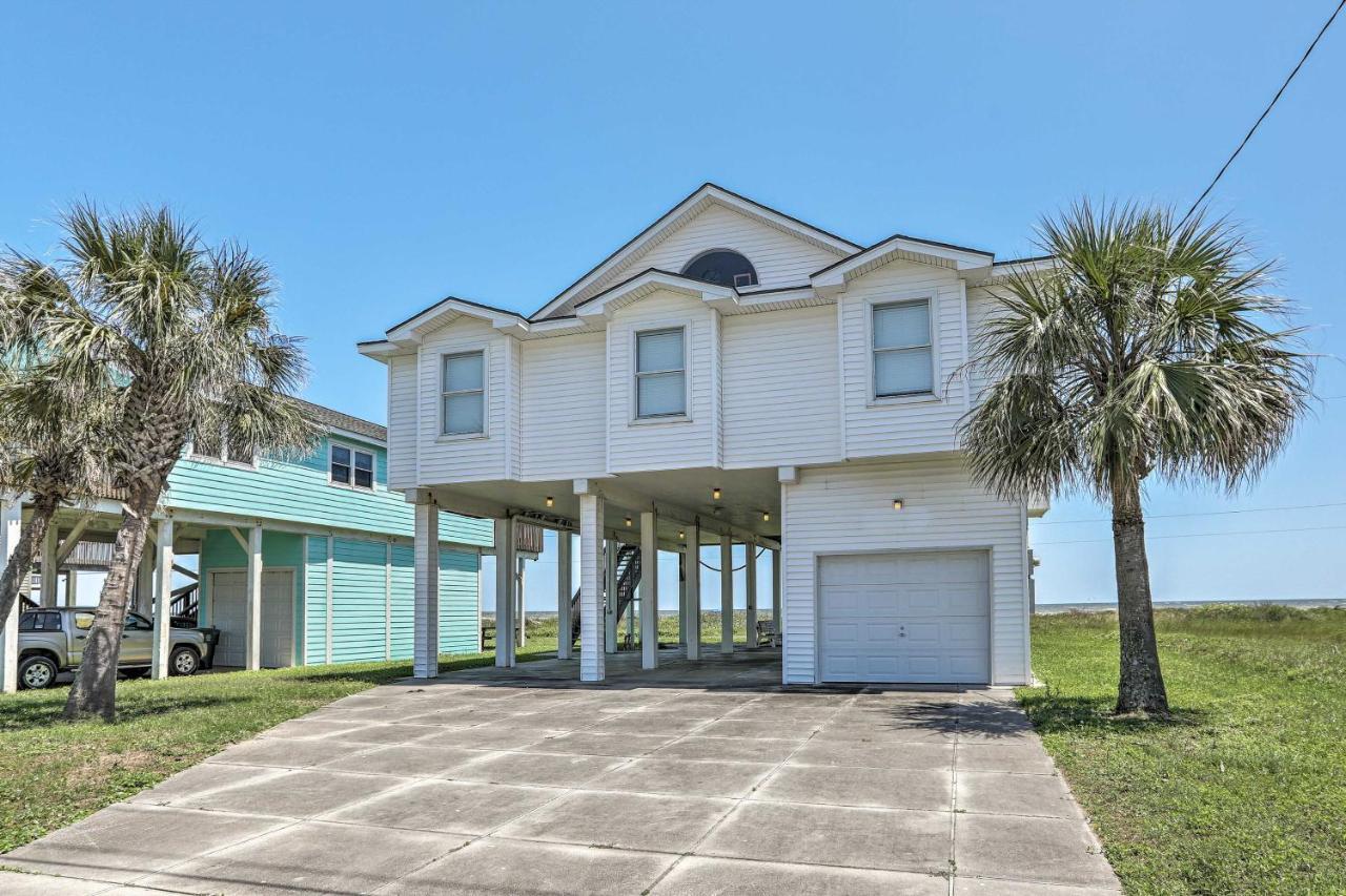 Oceanfront Galveston Home - Walk To Beach! Exterior photo